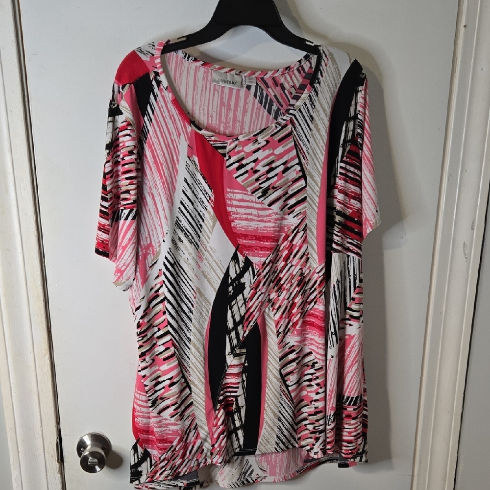 Avenue 26/28 Short Sleeve Top